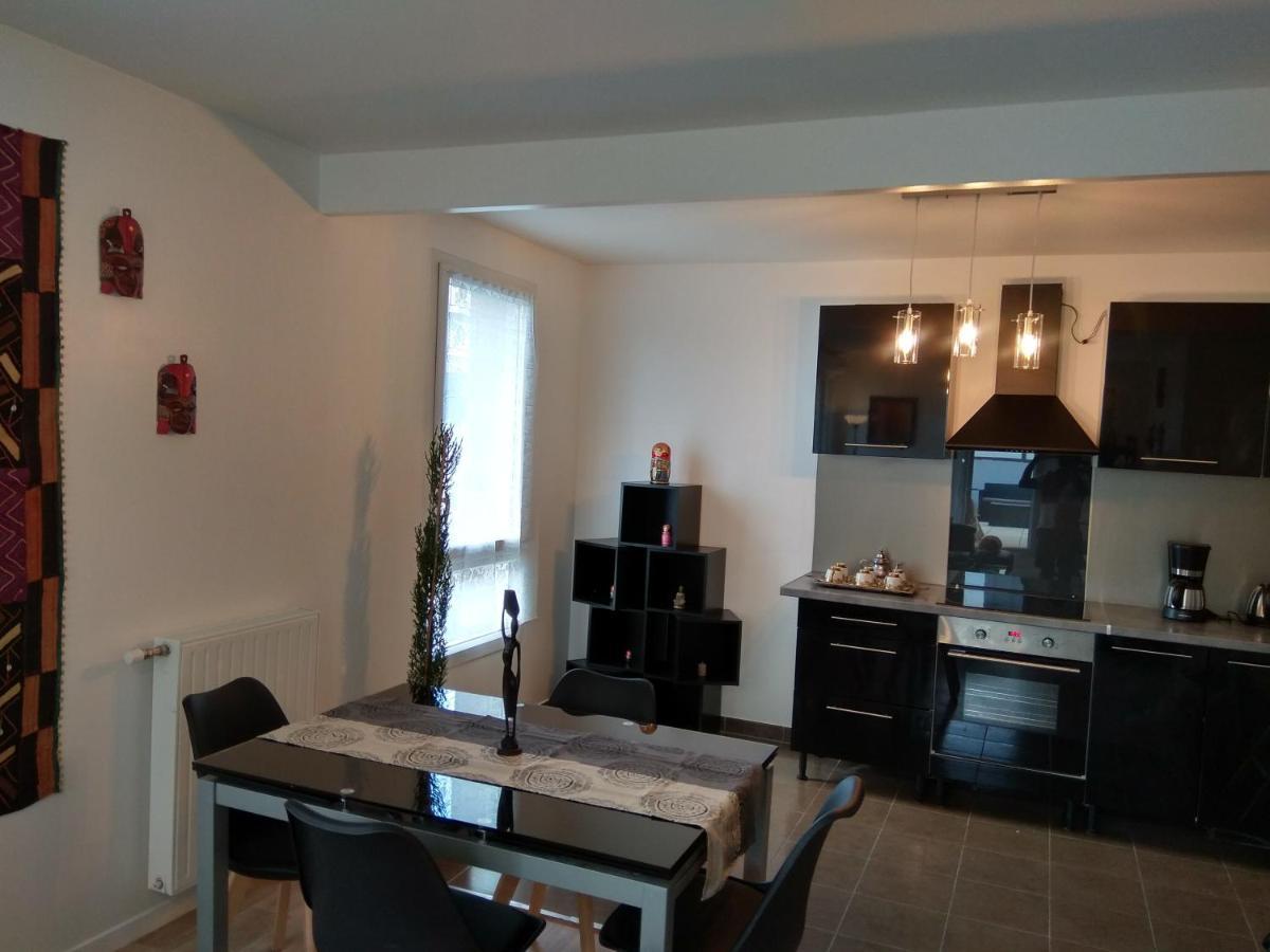 Saint Denis Appartement 2 Chambres Avec Parking Bagian luar foto